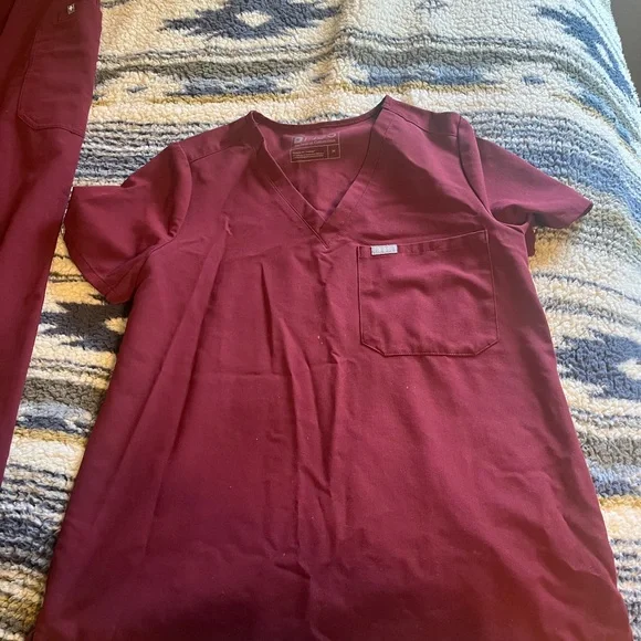 Burgundy Figs Scrub Pants and Top Set - Picture 2 of 5